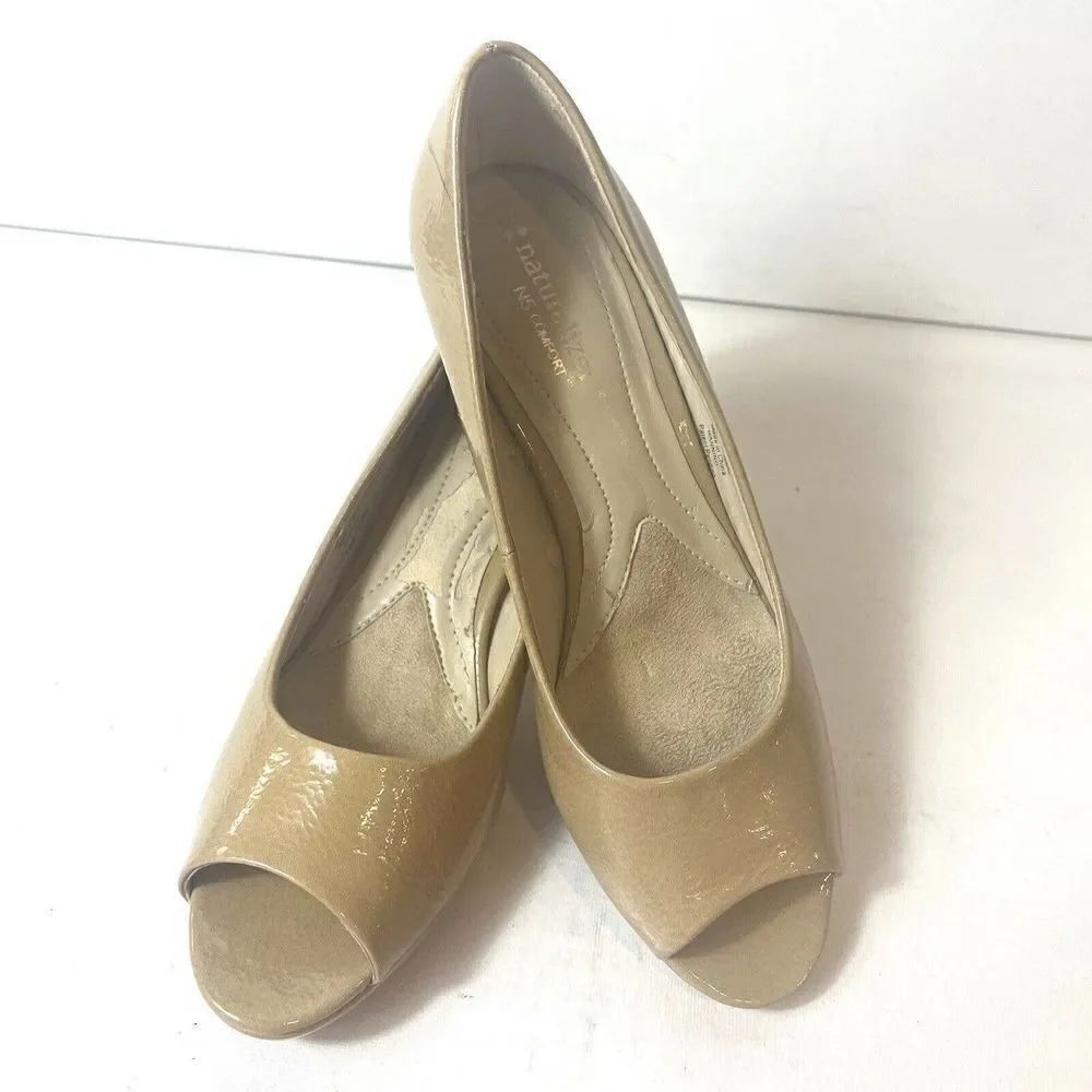 Naturalizer Womens 7M Pumps Beige Glossy Faux Leather Slip On Low Heels Peep Toe